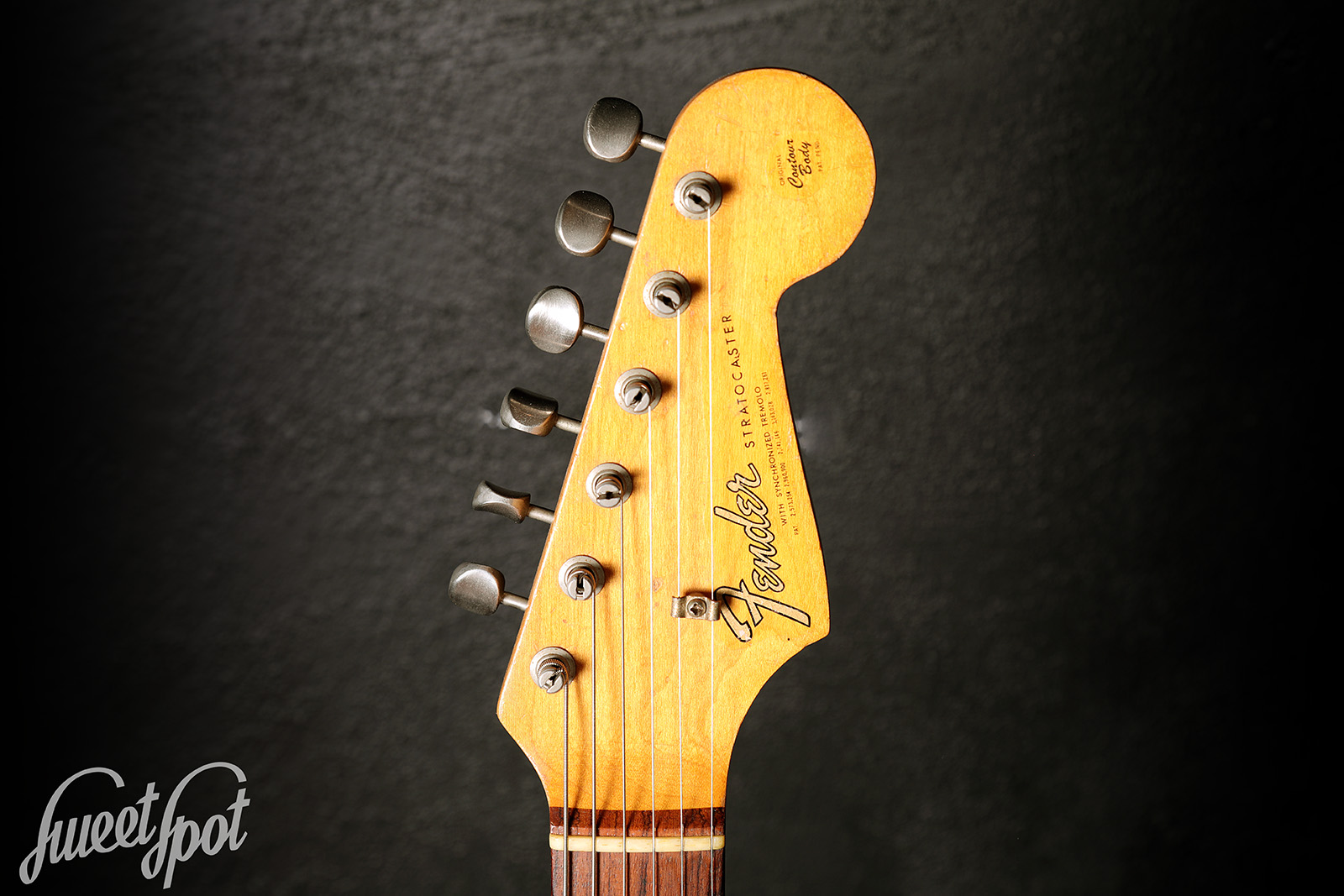 1965-Fender-Stratocaster-3-Tone-Sunburst-04.jpg