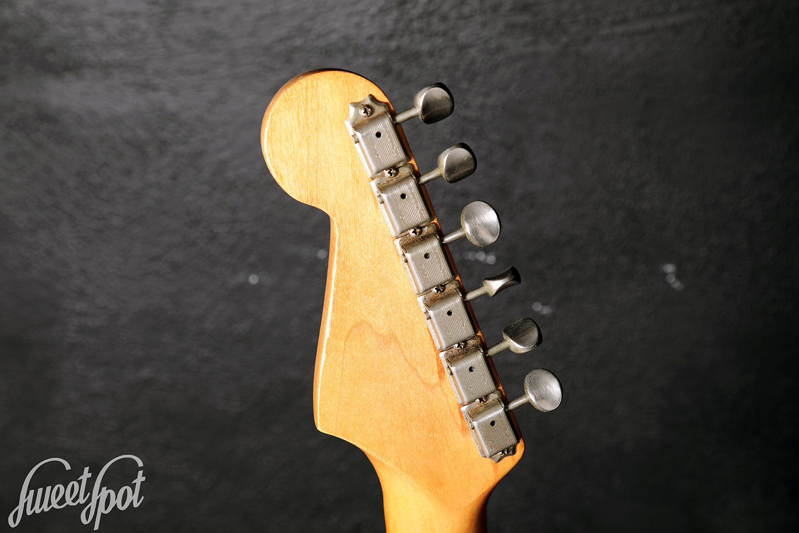 1965-Fender-Stratocaster-3-Tone-Sunburst-05.jpg