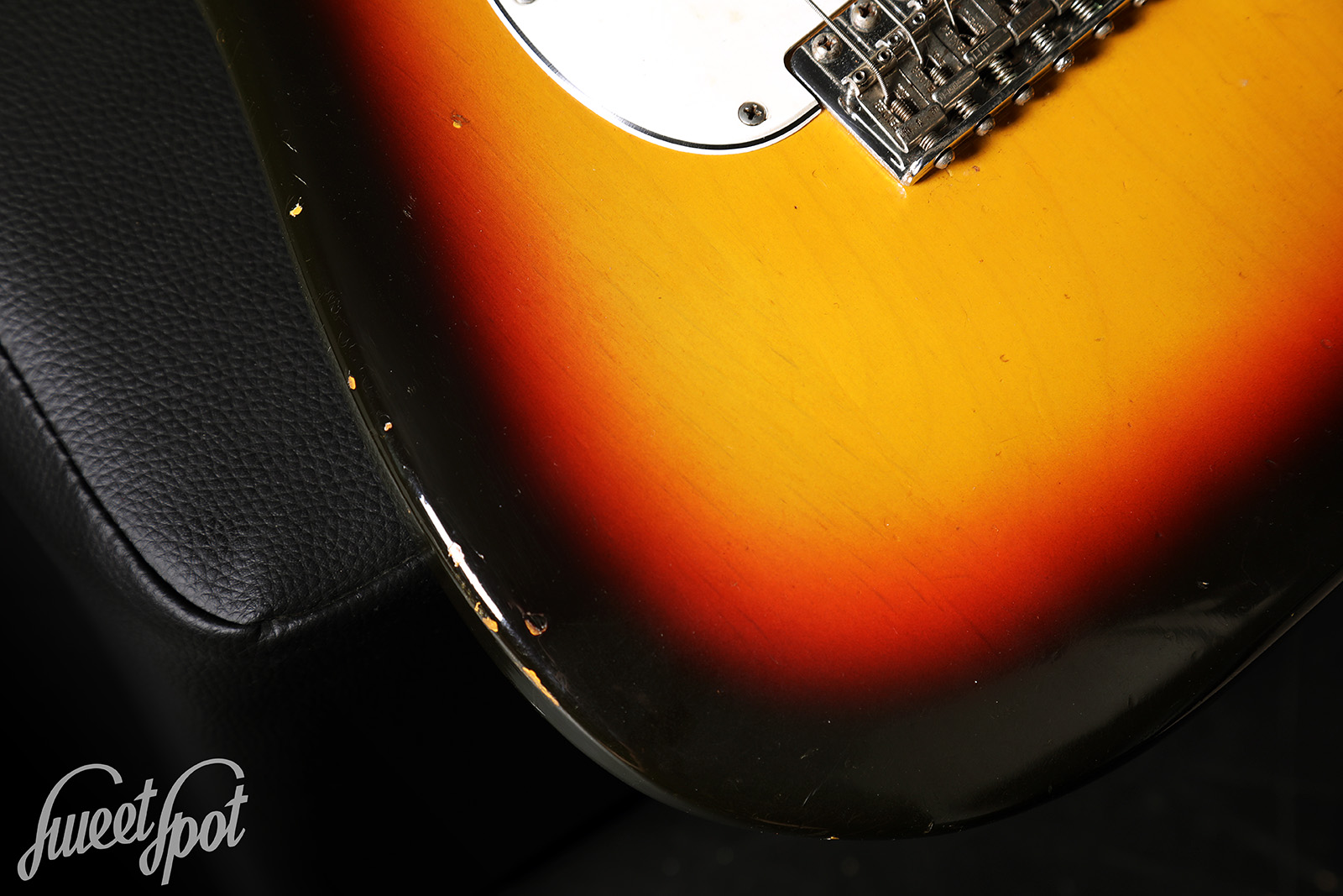 1965-Fender-Stratocaster-3-Tone-Sunburst-13.jpg