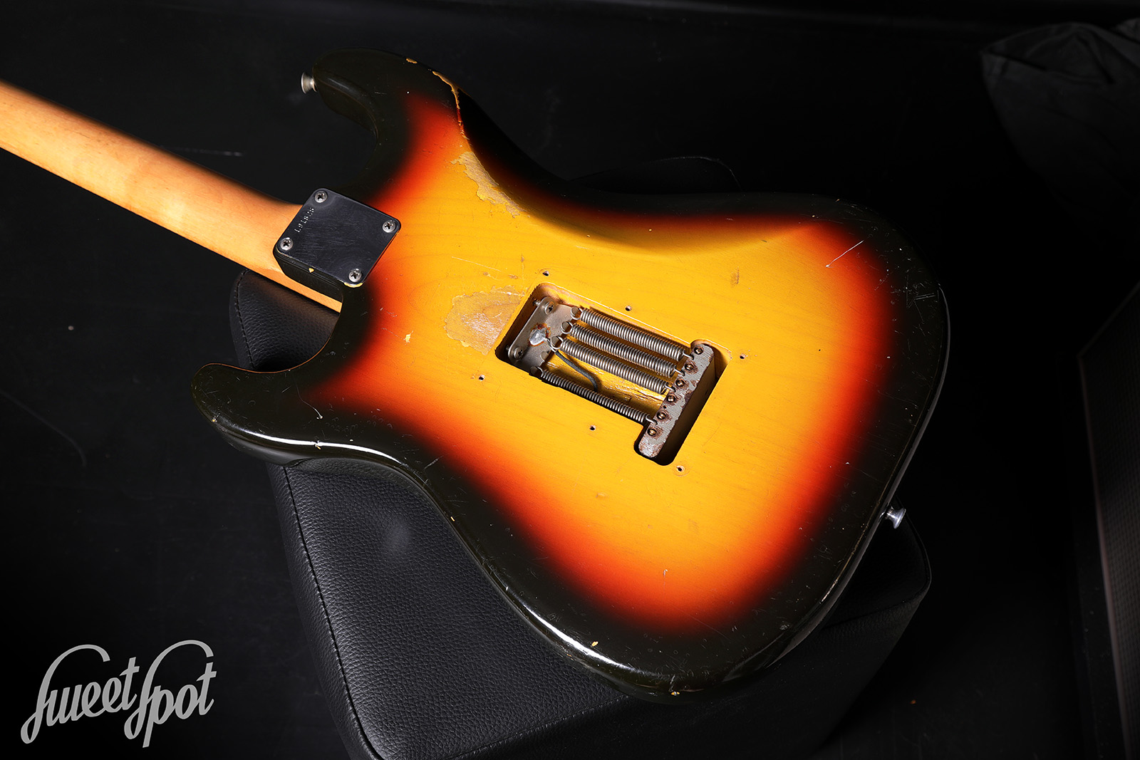 1965-Fender-Stratocaster-3-Tone-Sunburst-15.jpg