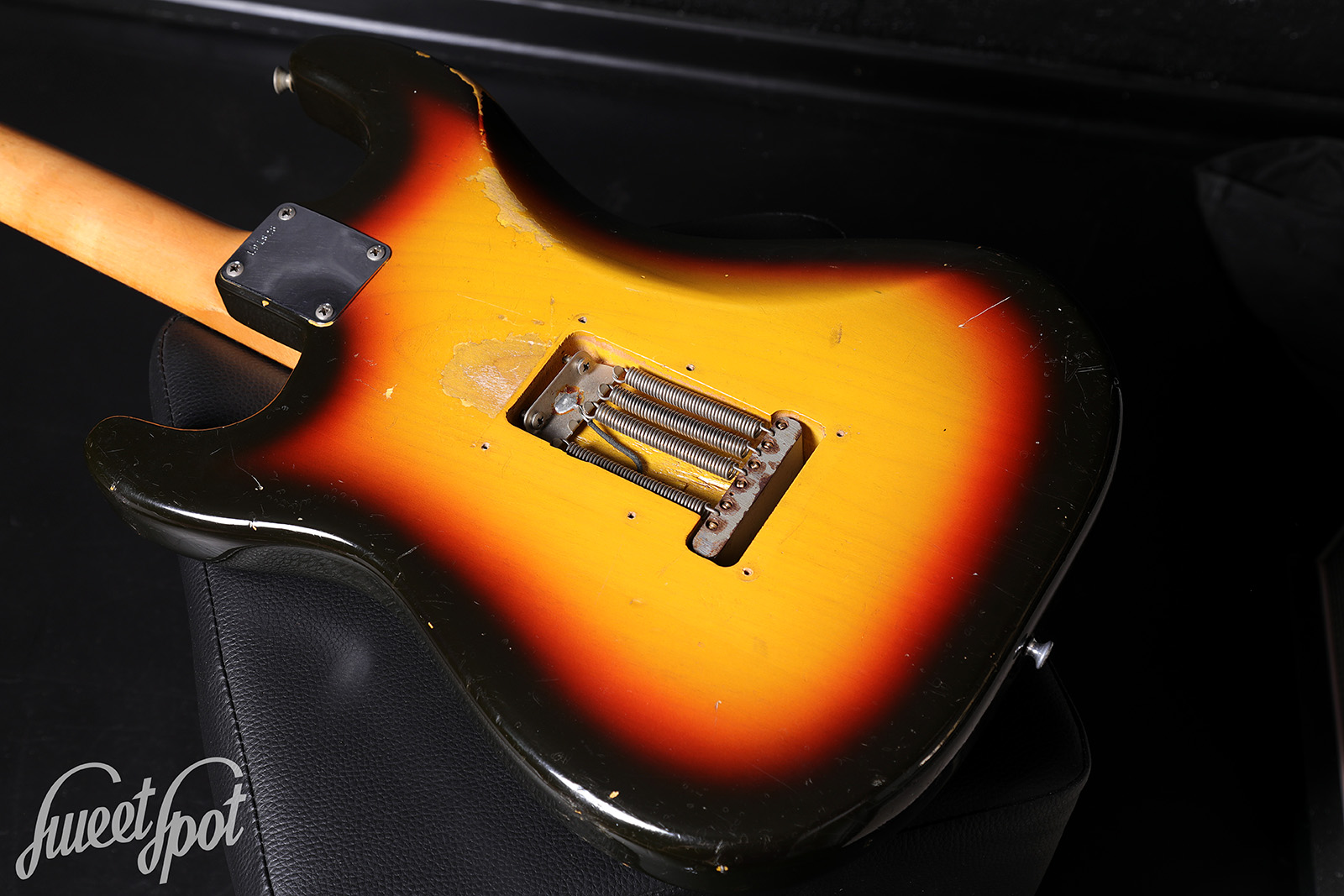1965-Fender-Stratocaster-3-Tone-Sunburst-20.jpg