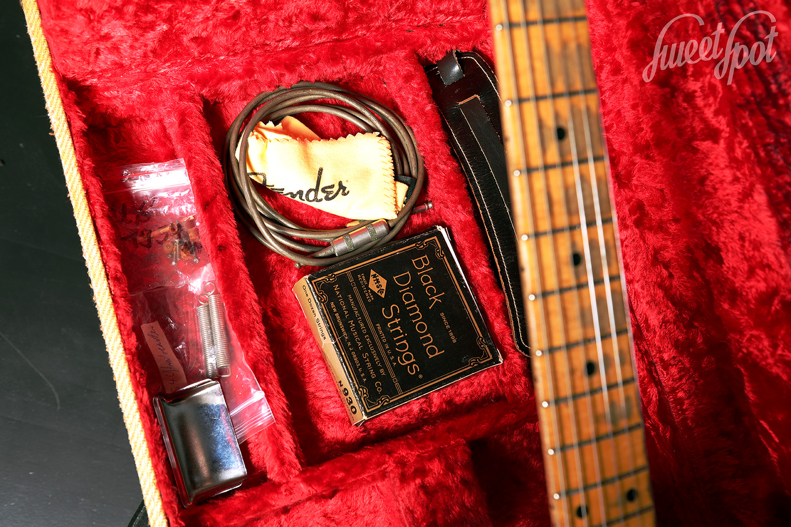 1954-Fender-Stratocaster-08.jpg