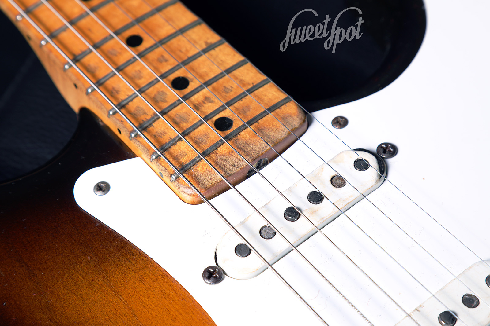 1954-Fender-Stratocaster-22.jpg