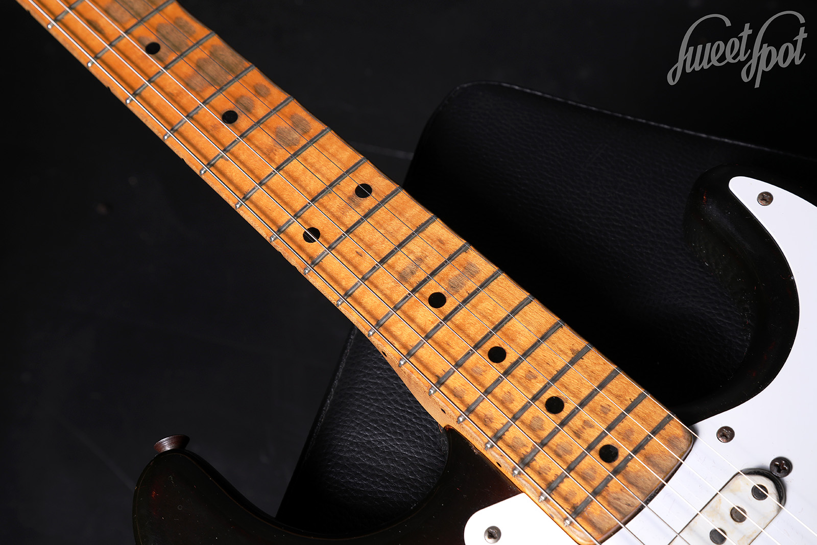 1954-Fender-Stratocaster-23.jpg