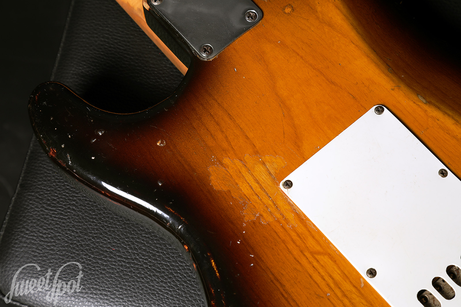 1954-Fender-Stratocaster-28.jpg