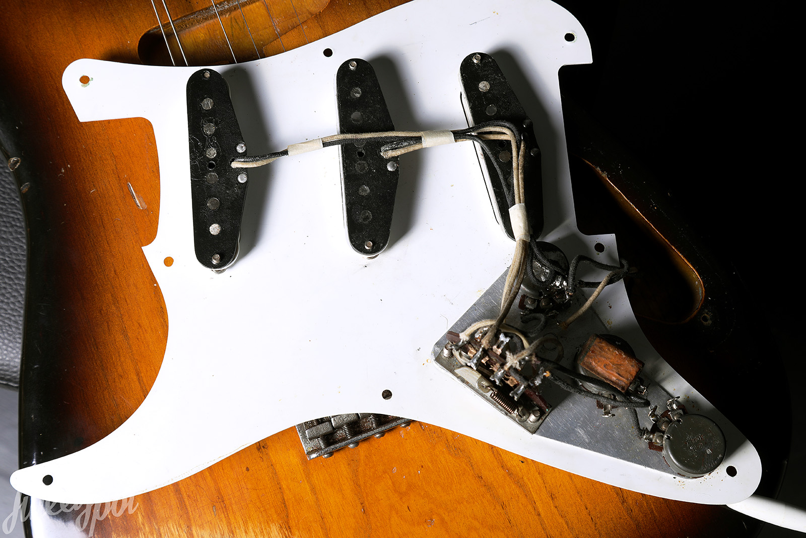 1954-Fender-Stratocaster-42.jpg