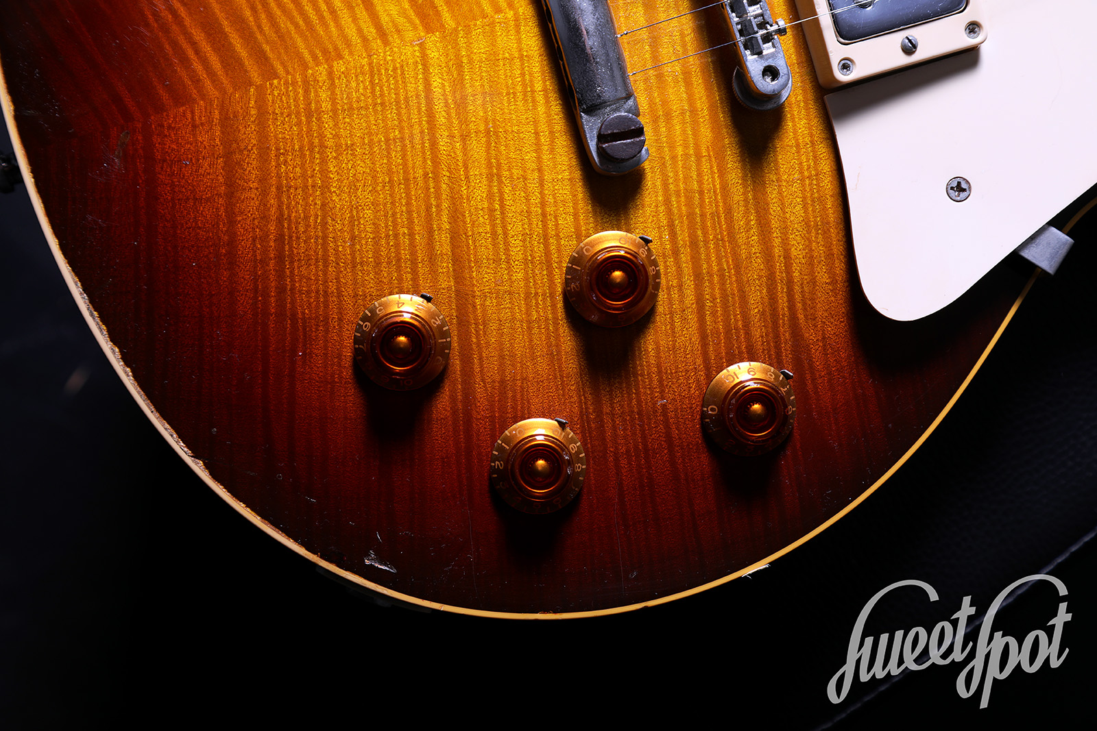 1999-Gibson-Les-Paul-Standard-Historic-Reissue-40th-Anniversary-11.jpg