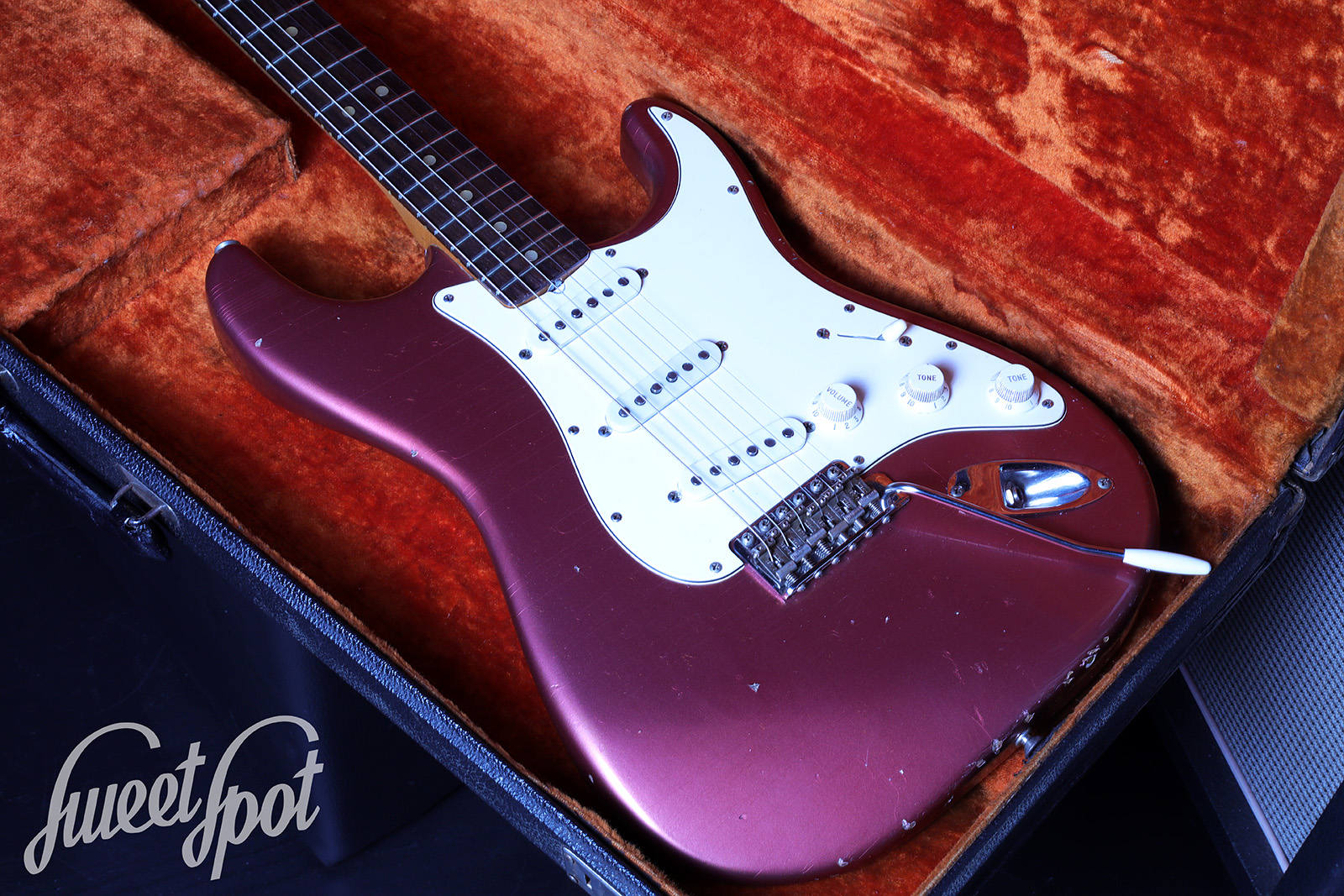 burgundy stratocaster